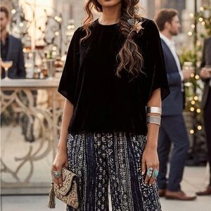 Velvet Graham & Spencer Blouse XS Black Silk Blend Velvet Top V-Neck Cropped